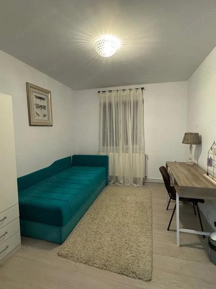 Apartament cu 3 camere semidecomandat în Circumvalațiunii