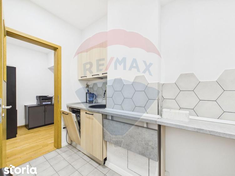Apartament 4 camere recompartimentat din 3, P-ta Unirii | Parcare - 16