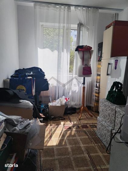 Apartament cu 4 camere semidecomandat în Alexandru cel Bun