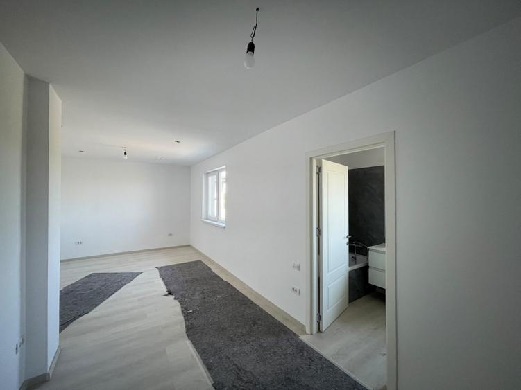 Duplex cu 4 camere cu Canalizare în Moșnița Nouă