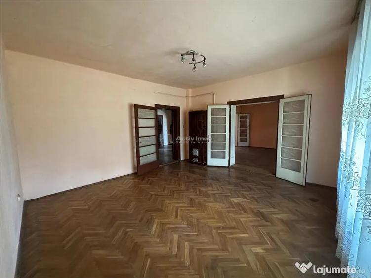 Casă cu 6 camere cu Teren 238 Mp în Central