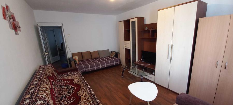 Apartament cu 2 camere decomandat în Tractorul