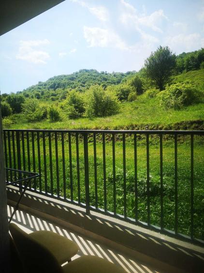 Apartament cu 3 camere semidecomandat în Florești