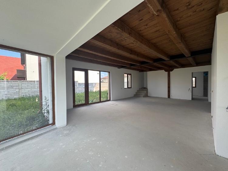 Casă individuală cu 5 camere cu Teren 652 Mp în Nojorid