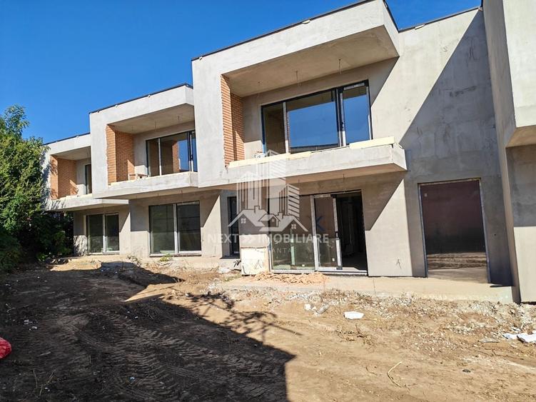 Casă cu 4 camere cu Canalizare în Palazu Mare