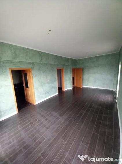 Apartament cu 5 camere decomandat în Central