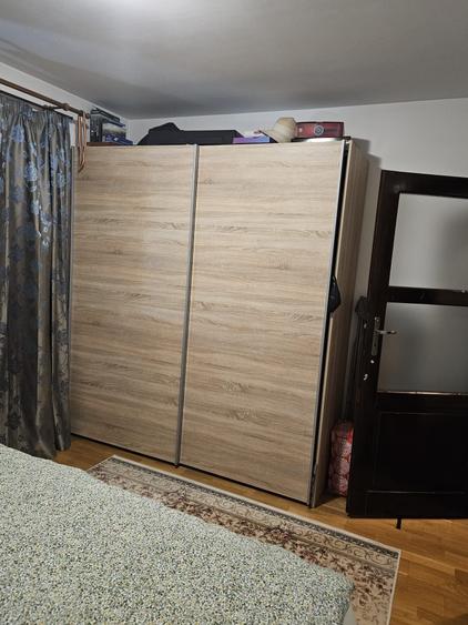 Apartament cu 3 camere semidecomandat în Florești