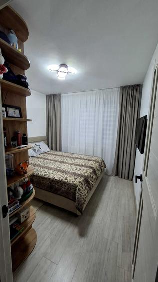 Apartament cu 3 camere semidecomandat în Berceni