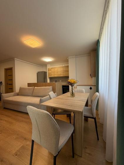 Apartament cu 3 camere semidecomandat, mobilat în Florești
