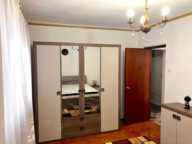 Apartament cu 3 camere decomandat în Aviatorilor