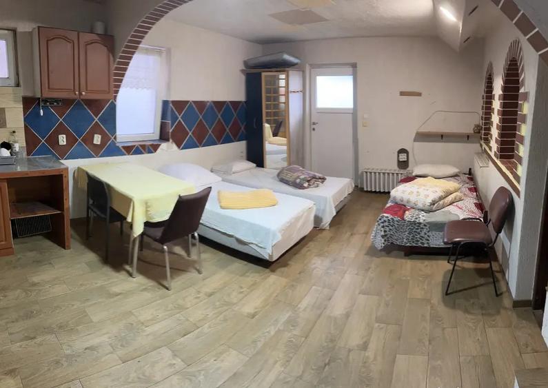 ?? Inchiriez 2 case pentru muncitori capacitate totala 34 locuri - 1