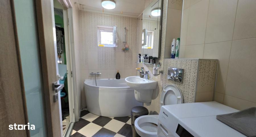 Apartament cu 3 camere semidecomandat în Complex Studențesc