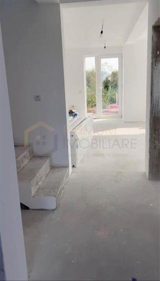 Sanmihaiul Roman- dormitor la parter- 5 camere - 5