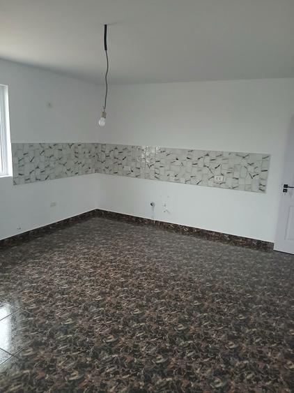 Vand casa la cheie pe parter in Bals str.Ciresului - 2