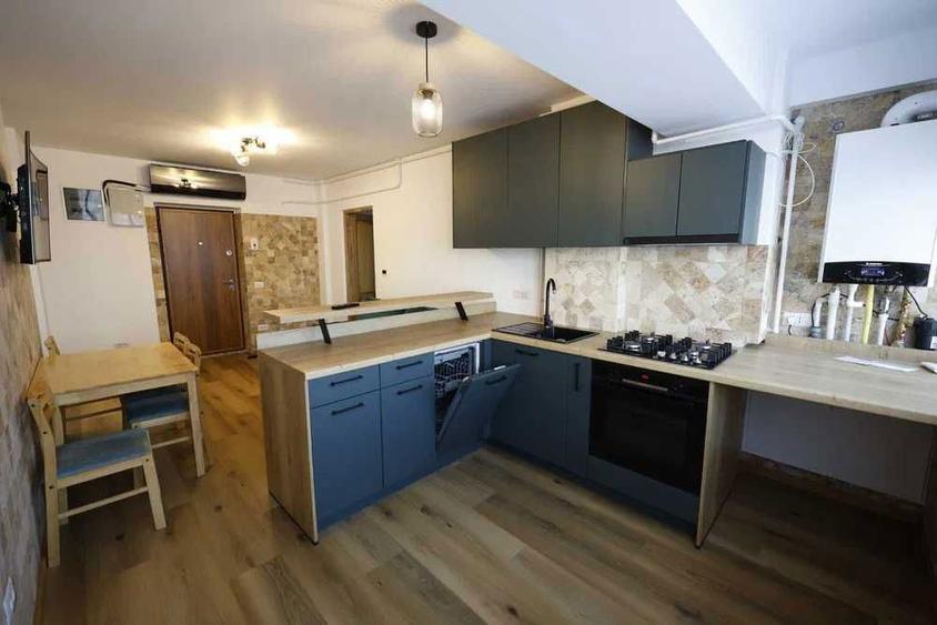 Vand apartament 3 camere zona Catedrala - 1