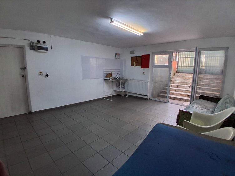 Proprietar inchiriez spatiu zona Lipovei Mall 36 mp - 2