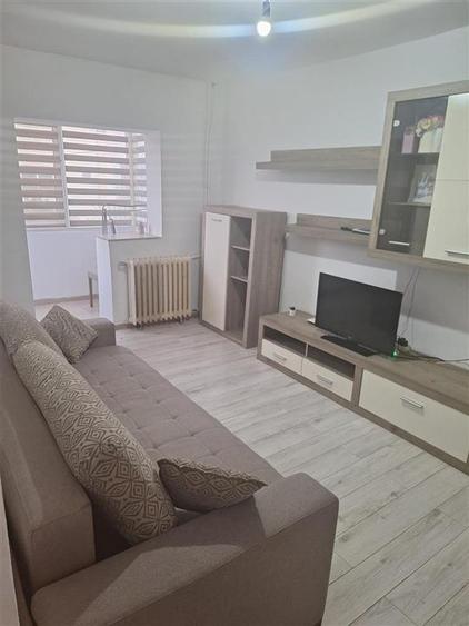 Garsoniera cu balcon etaj 1 zona Buziasului - 3