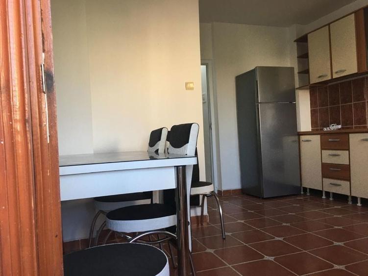 Inchiriez apartament trei camere et 3 zona cinema Barlad linga Fix - 7