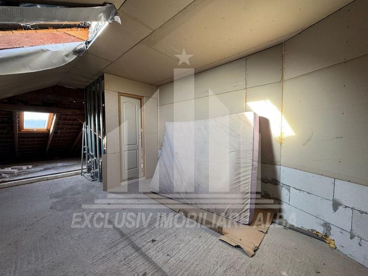 Apartament cu 7 camere decomandat în Cetate