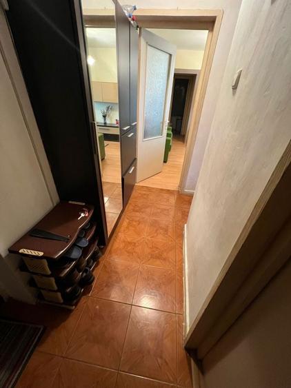 Proprietar, vand apartament 3 camere , centrala gaz, etaj 2 - 2