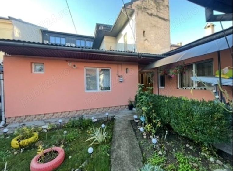 Vand casa in Gherla, zona centrala, curte comuna - 1