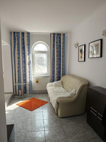 inchiriez ap. 2 camere, zona centrala - 1