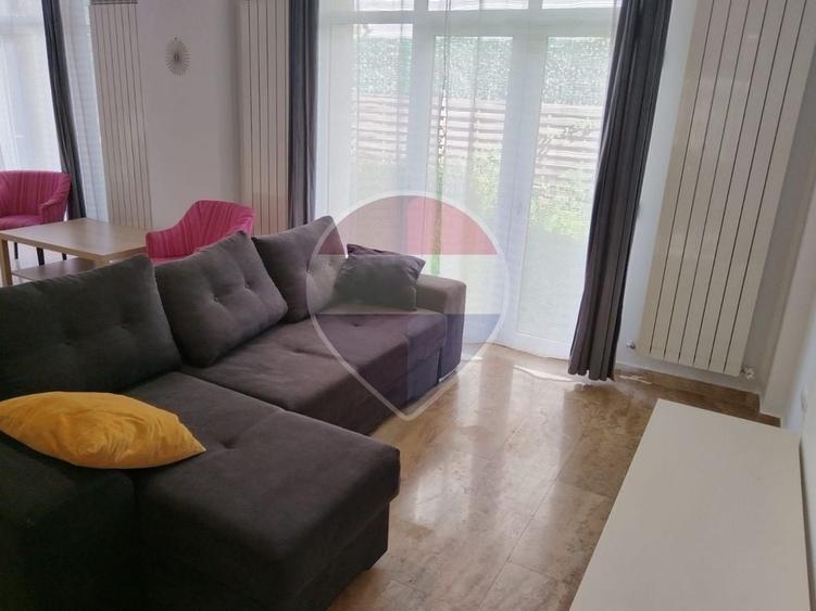 Apartament cu 3 camere, mobilat în Central