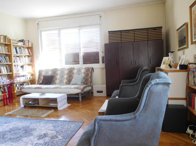 Apartament cu 5 camere decomandat în Central
