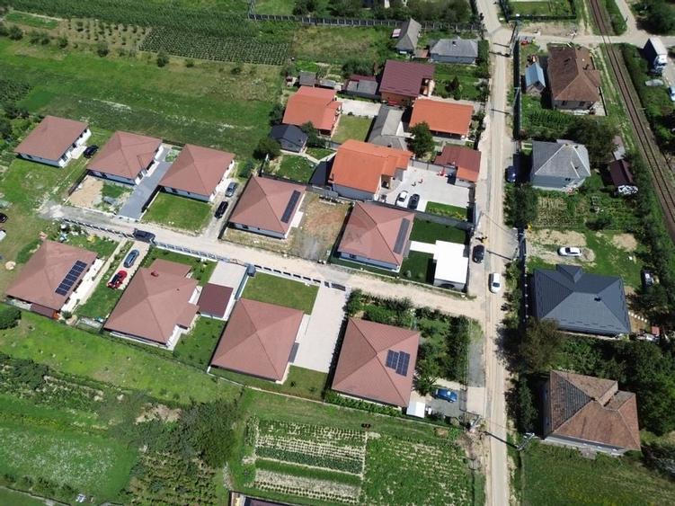 Casă moderne cu 4 camere de vânzare in SASAR / 5 ari teren / utilitati - 6