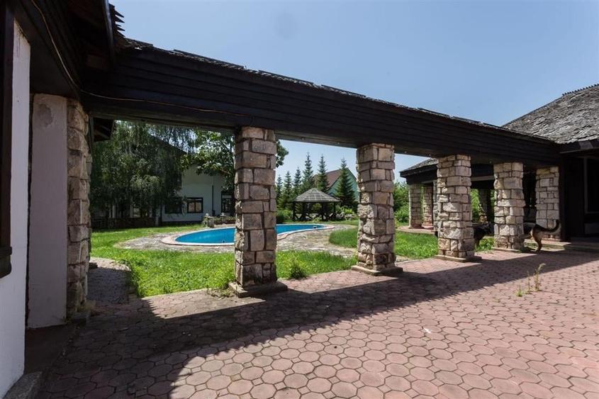 Vila pe malul Lacului Snagov, Piscina, 2 Foisoare, Garaj - 12