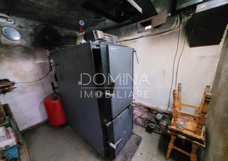 Casa tradi?ionala, in centrul satului Polovragi - 9