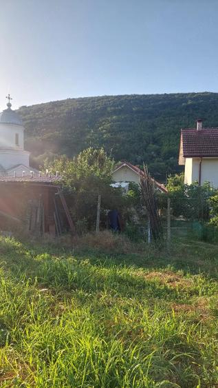 Teren de 1800 mp, în Visterna