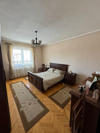 | Vila Pipera | 300 mp | Parcari | - 9