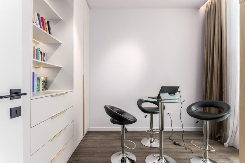 Vila de inchiriat/ vanzare - 6 camere- piscina - pompe de caldura - 9