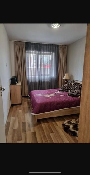 Apartament cu 3 camere decomandat în Exterior Vest