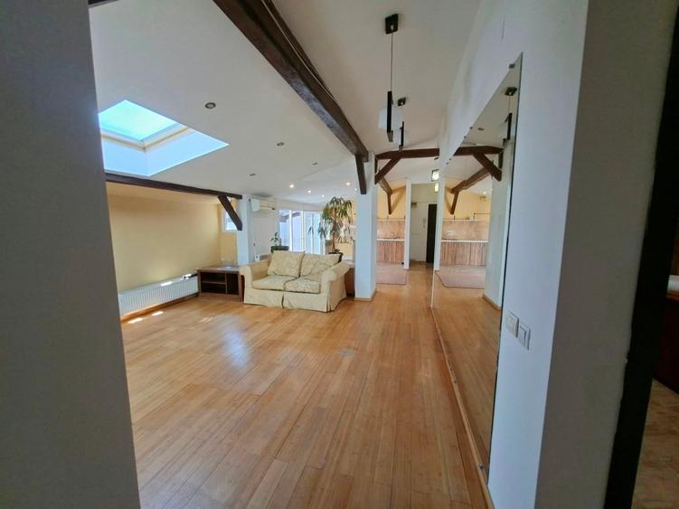 Apartament cu 3 camere semidecomandat în Străulești