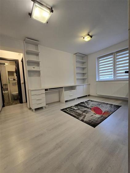 Etaj 1 - Podu Ros Aleea Decebal, 3 camere cu geam la baie, liber - 2