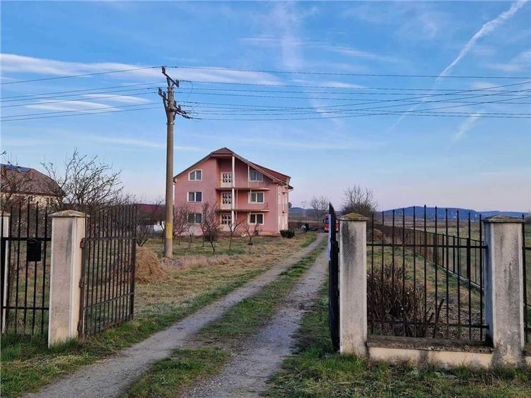 Casa+Teren intravilan 13,000 mp - 2