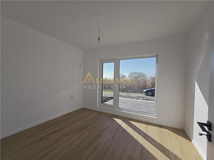 Casa parter- placa de beton- str asfaltata- 4 camere - 4