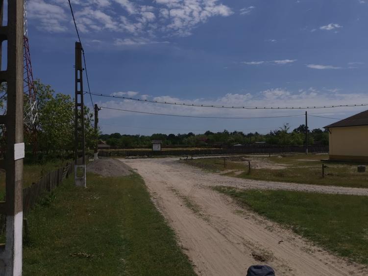 Teren intravilan de 2300 mp, în