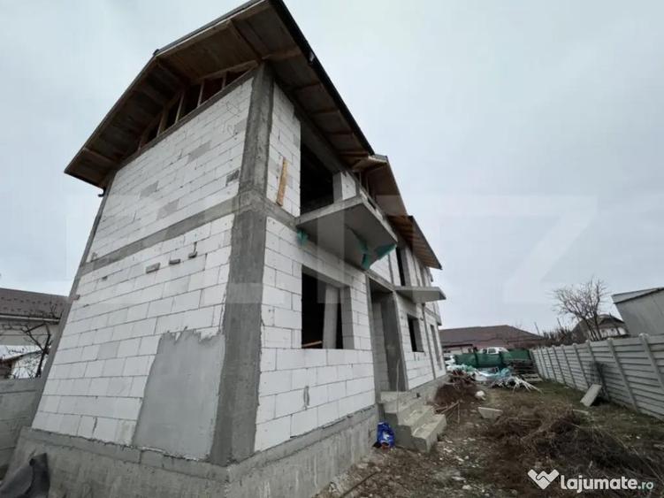 Casa la rosu, cu 4 camere, 145 mp utili, 356 mp teren, zona - 3