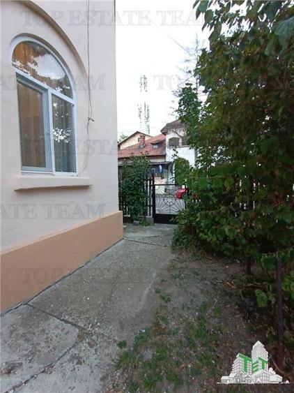 Vila cu aspect de conac in centrul Ploiestiului, ideala pentru locuinta, birou s - 2