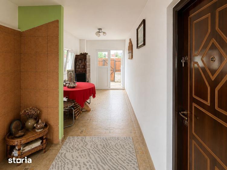 Casa 86 mp utili + 266 mp curte, Orlat zona foarte linistita, 18 m - 5