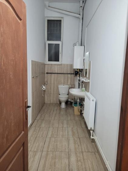 Spațiu comercial, de 80 mp, în Roman