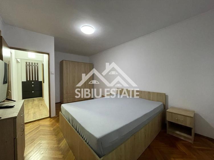Apartament cu 3 camere decomandat, mobilat în Central