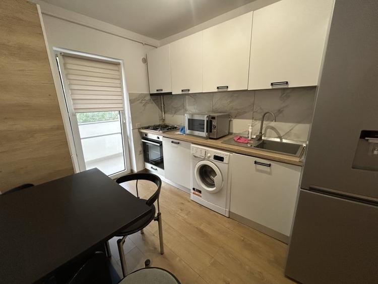 Apartament 2 camere decomandat , 56 mp , zona Porii , - 4