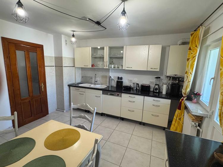 Apartament cu 3 camere decomandat în Brazda lui Novac