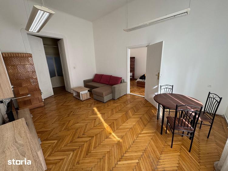 Apartament cu 3 camere semidecomandat în P-ța Unirii