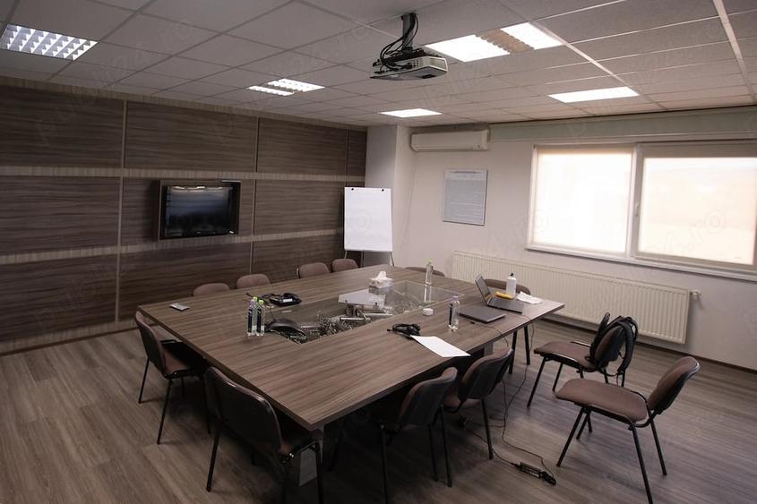 Spațiu comercial, de 5,100 mp, în Central