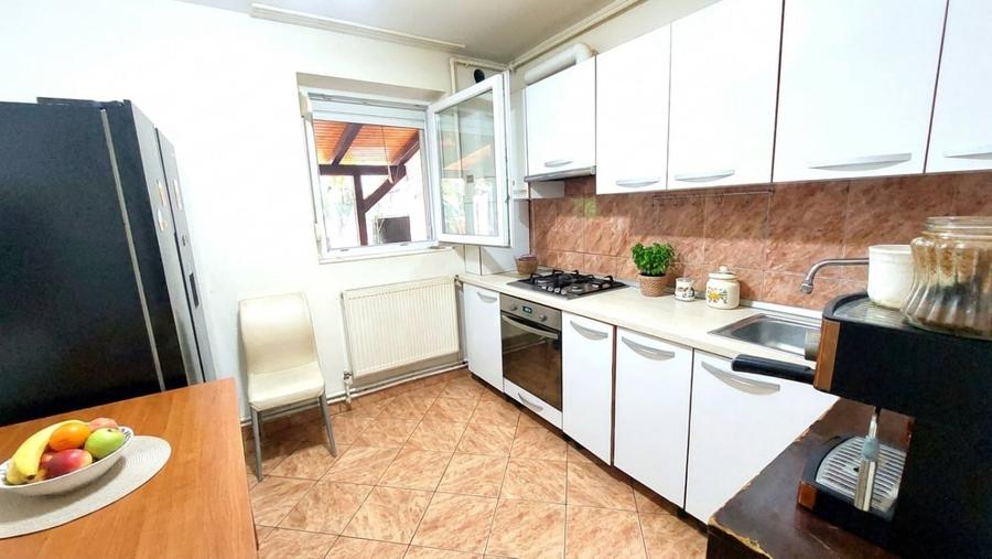 Apartament cu 3 camere decomandat, mobilat în Cetate